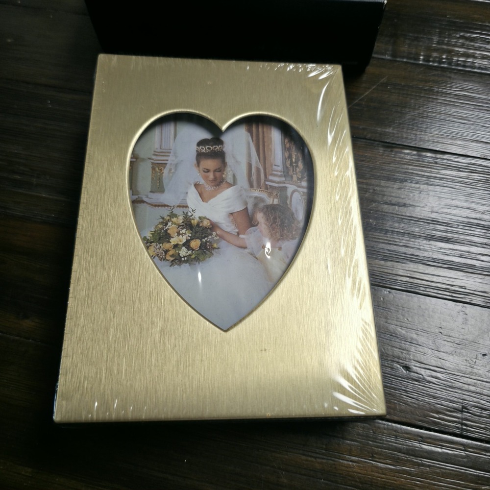 Innovision Metal Heart Photo Frame Album in One Brushed Gold 4x6 Holds 100 NIB